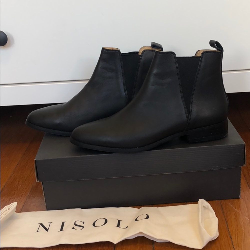 Nisolo Black Chelsea boots size 8.5